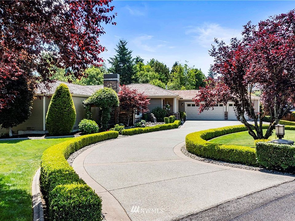 Beautiful entry to an incredible home!!