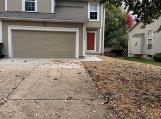 14839 Robinson St, Overland Park, KS 66223