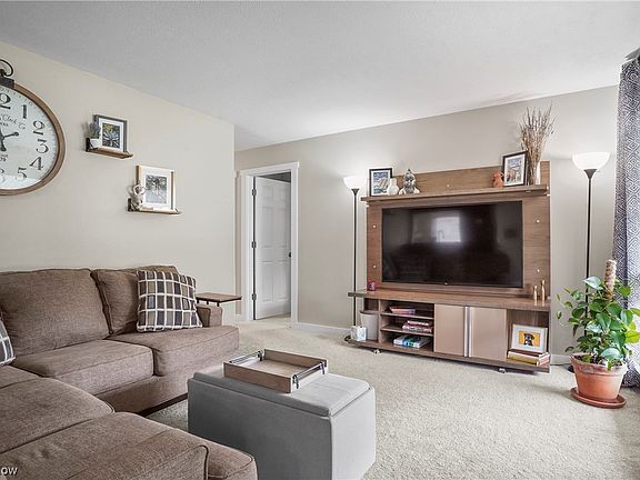 4th image of 21375 Willow Ln