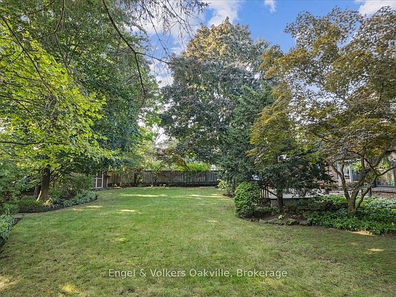 4th image of 250 Gatestone Ave