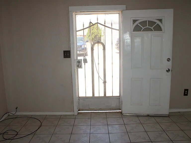 1368 Reid Rd #B — Photo 2
