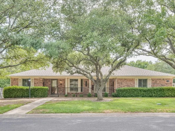 1106 Berkley Dr, Cleburne, TX 76033