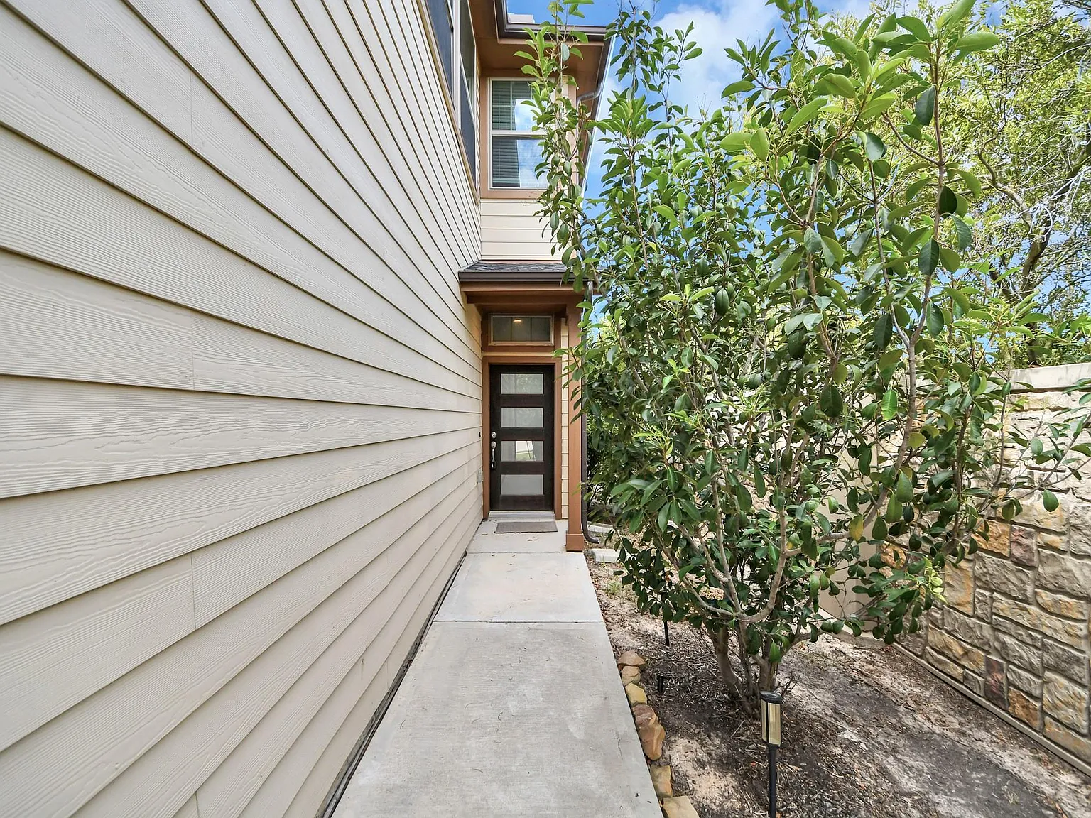 3 bed, 2.5 bath, 1754 sqft, $2,250 — Photo 3
