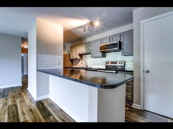 6137 Meadow Rose Ln, Charlotte, NC 28215