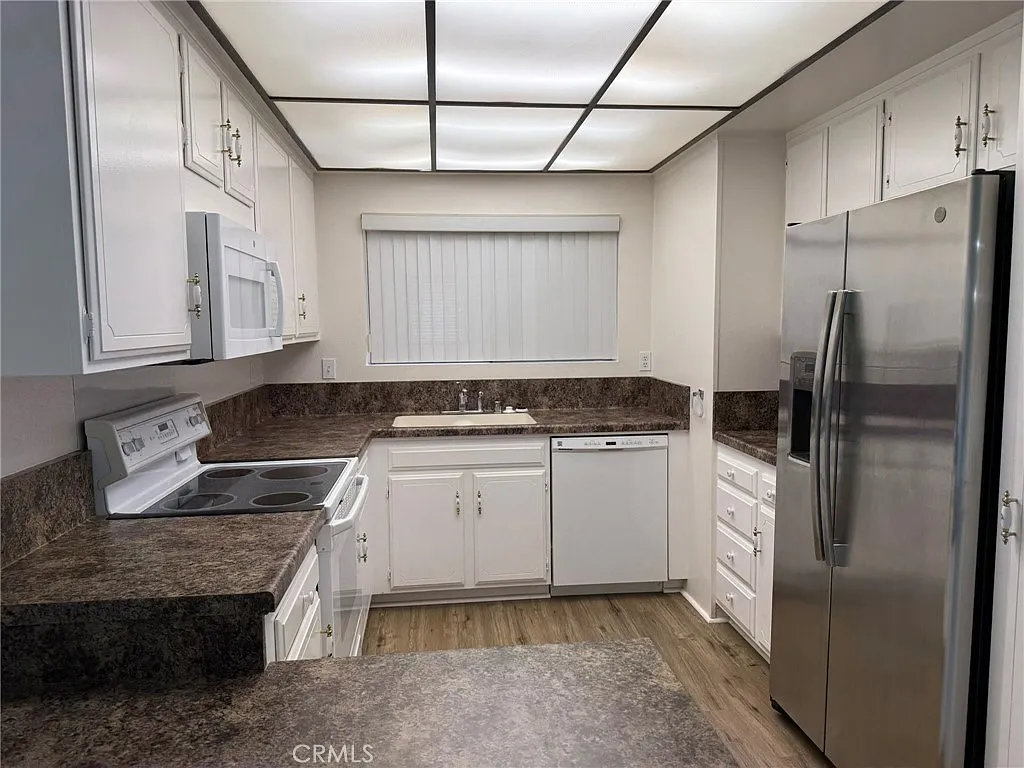 2 bed, 1080 sqft, $2,700 — Photo 4