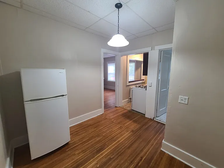 1625 East Ave — Photo 30