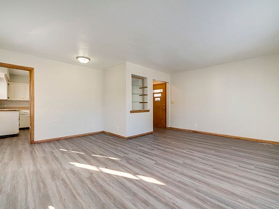 4th image of 2328 Pierce Ave