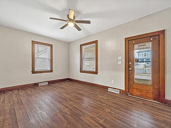 3rd image of 919 Dale Ave SE