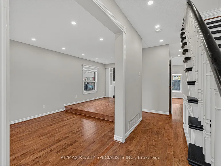 19 Longyear Dr — Photo 5