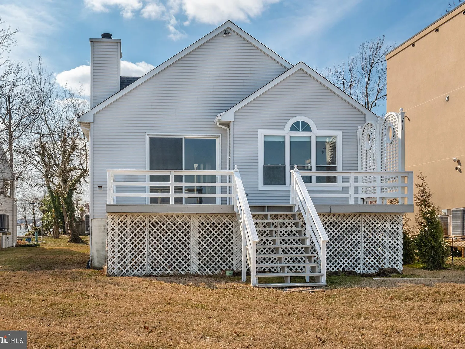 3 bed, 2.0 bath, 2082 sqft, $6,000 — Photo 2