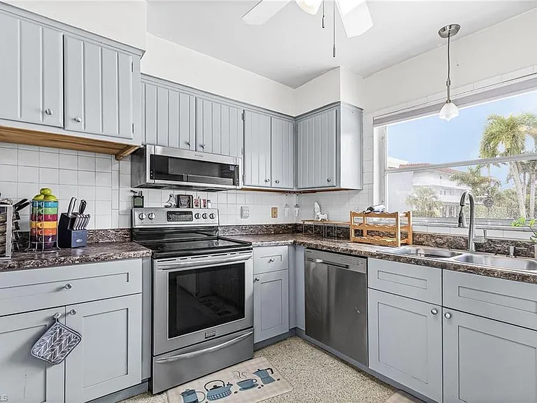 1589 Osprey Ave — Photo 5