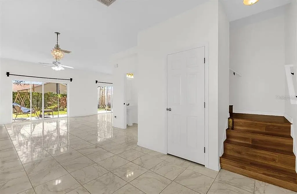 4 bed, 3.5 bath, 1929 sqft, $2,300 — Photo 3