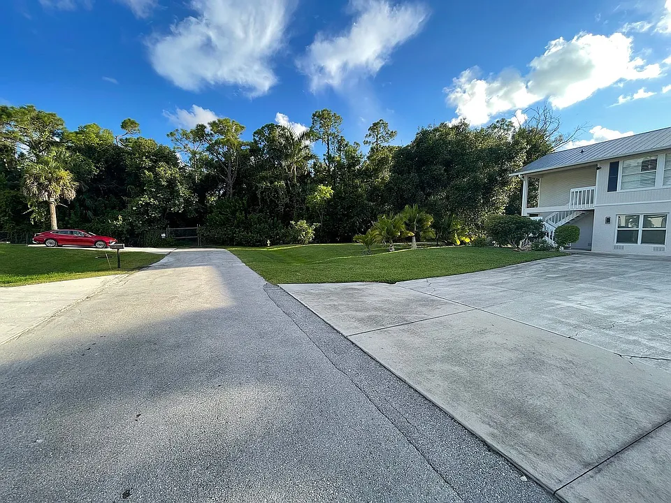 1337 Center Ln