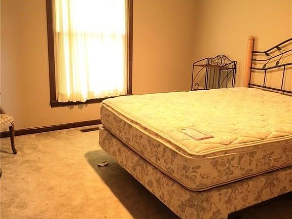 4th image of 405 Hillcrest Dr