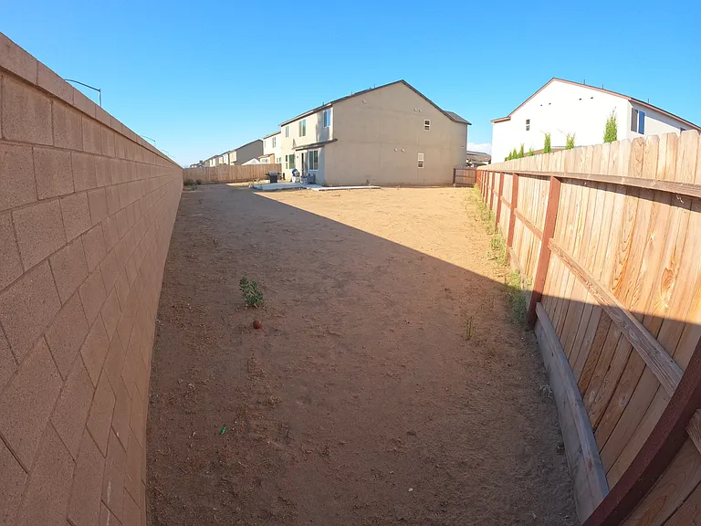 1887 N Filbert Ave — Photo 31