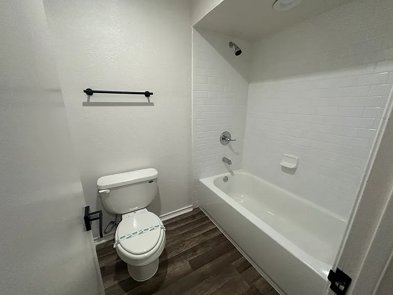 3231 Elizabeth St — Photo 16