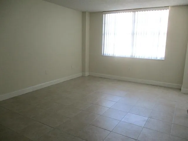 2801 NE 183rd St #1112W — Photo 5