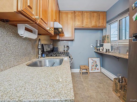 5th image of 900 Midland Avenue #1D