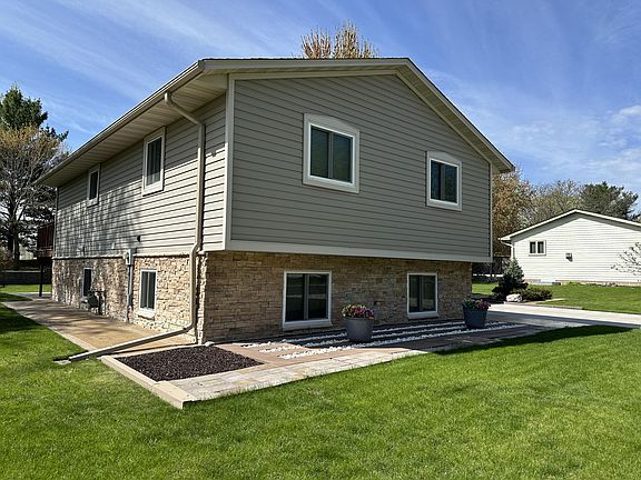 2nd image of 446 Hawes Ave