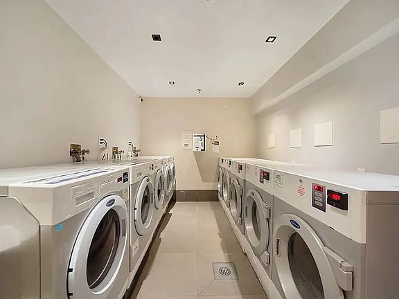 5th image of 312 E 30th St #3D*
