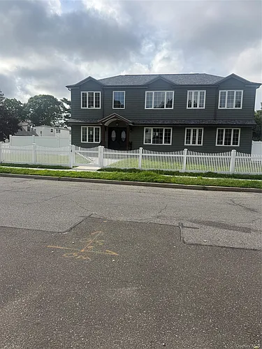 572 Decatur St Photo 1