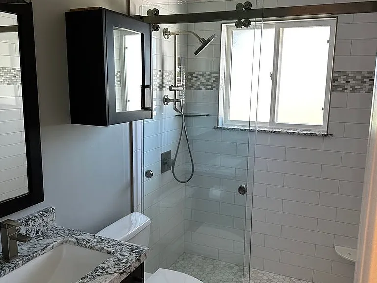 1102 E Sleepy Hollow Ln — Photo 16