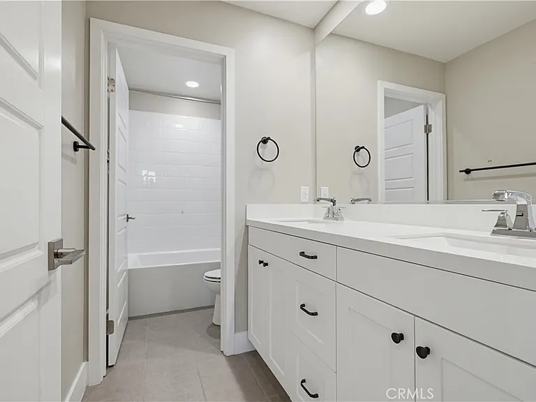 215 Carmine — Photo 24