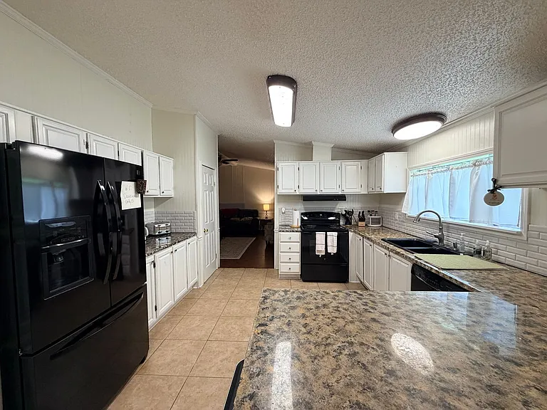 7810 W Lakeshore Dr — Photo 4