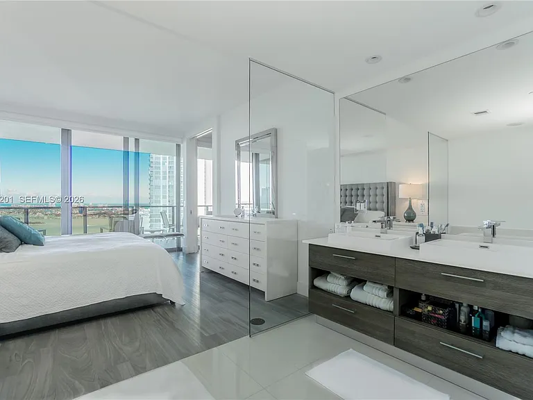 650 NE 32nd St #3505 — Photo 8
