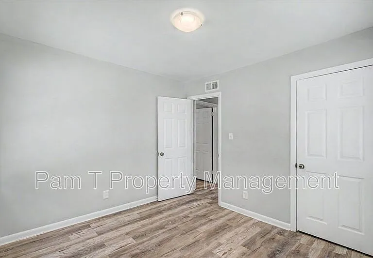 1719 E 59th St — Photo 18