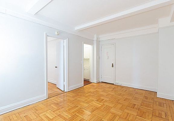 4th image of 215 W 83rd St APT 4F