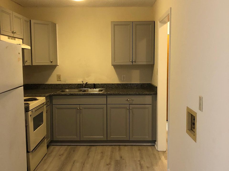 Kitchen - New cabinets & granite countertops