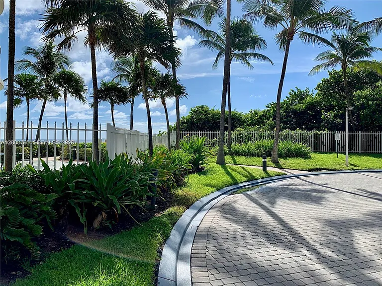 16711 Collins Ave #602 — Photo 31