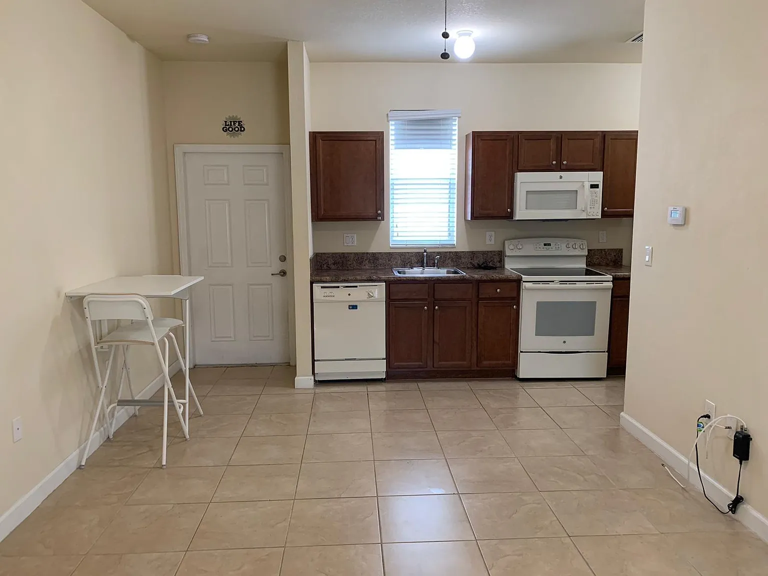 Studio, 450 sqft, $1,600 — Photo 4