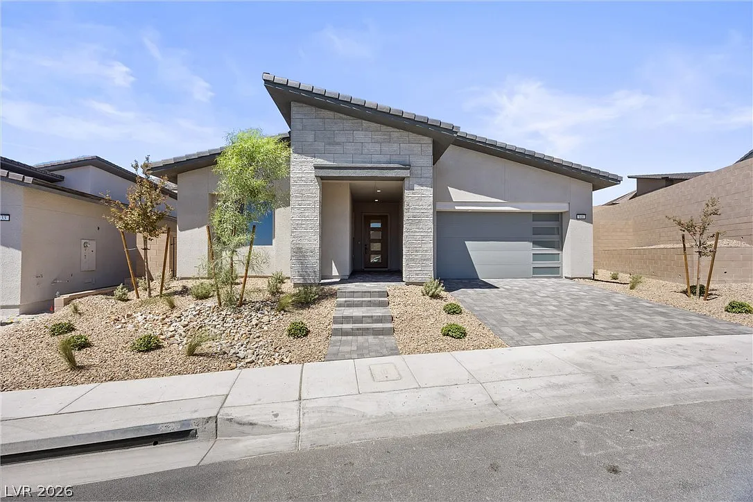 4 bed, 3.5 bath, 2704 sqft, $4,999 — Photo 1