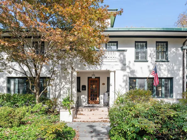 2855 Sheridan Pl, Evanston, IL 60201