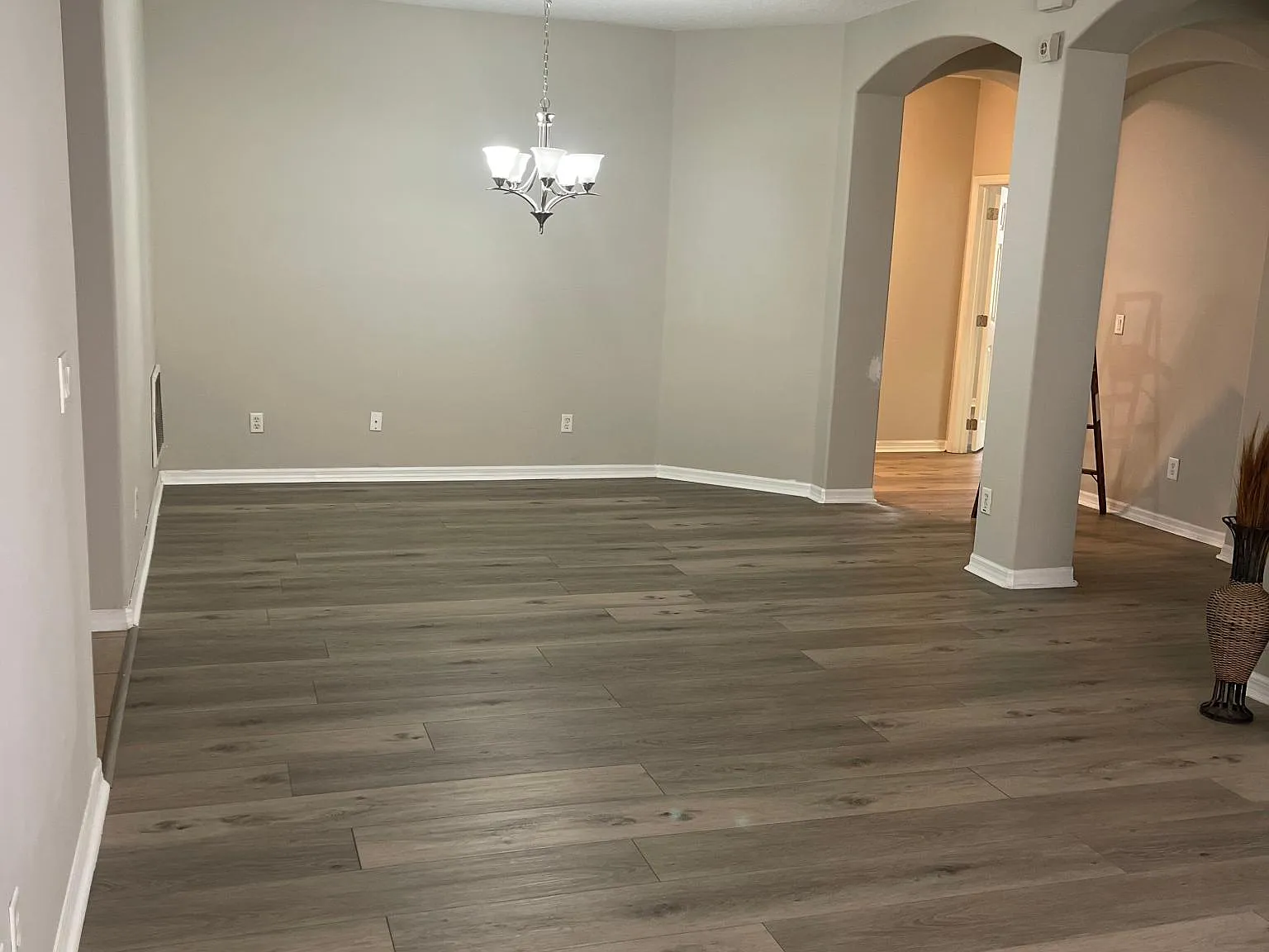 4 bed, 2411 sqft, $3,100 — Photo 3