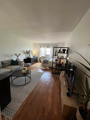 Rented by Standard Living Realty Inc | media 19