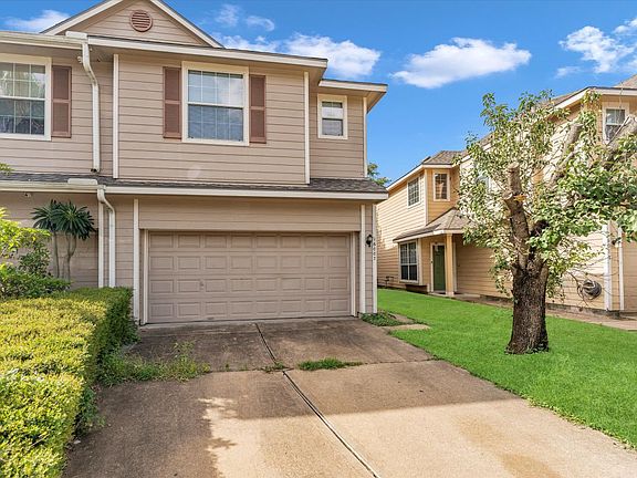 3rd image of 16007 Sandy Path Ln