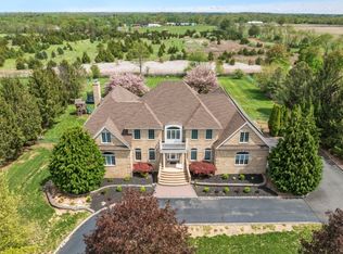 12 Horseshoe Dr, Hillsborough, NJ 08844