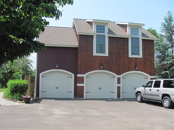 Back of House
						:
						Master Bedroom balcony. Kitchen bay window. Back porch with natural gas grill.