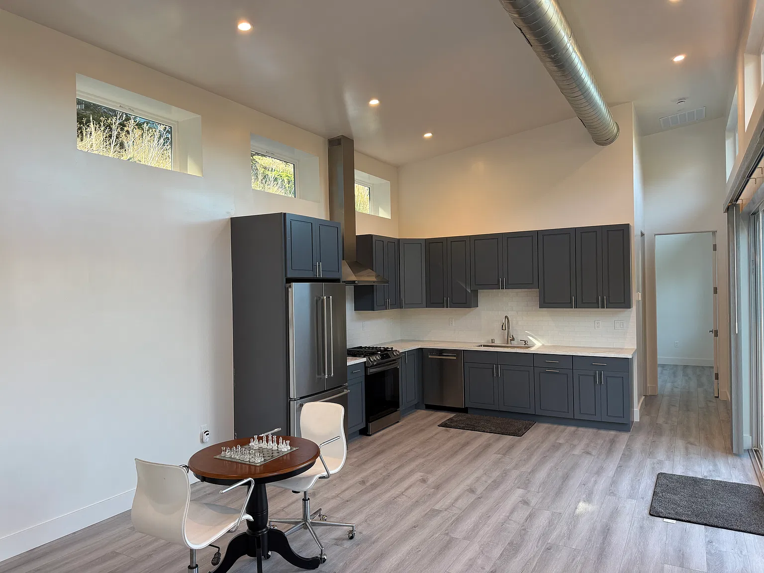 2 bed, 850 sqft, $4,800 — Photo 4