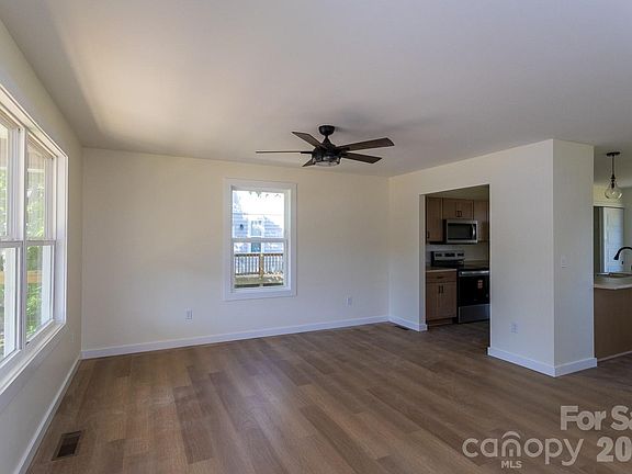 5th image of 39 Terry Estates Dr