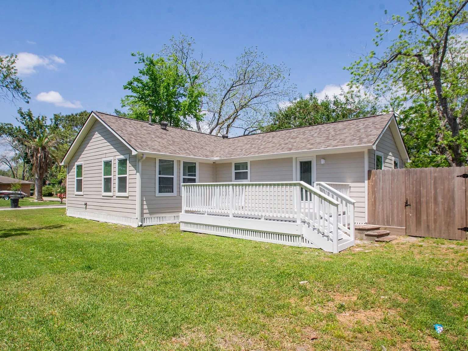 2 bed, 1.0 bath, 1224 sqft, $1,800 — Photo 3
