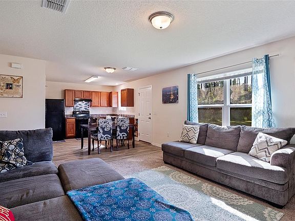 3rd image of 33 Poindexter Ln