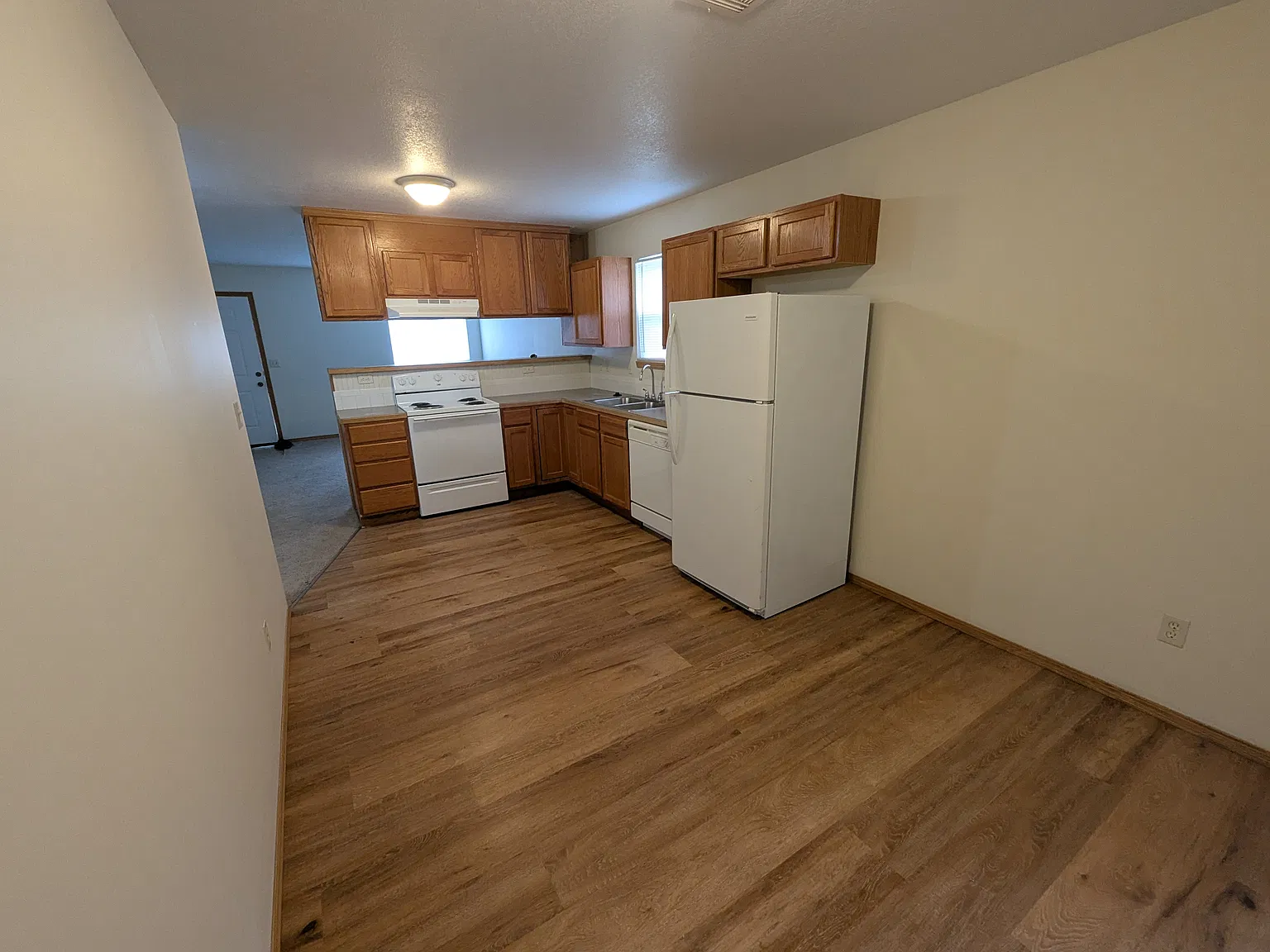 2 bed, 1000 sqft, $1,095 — Photo 4