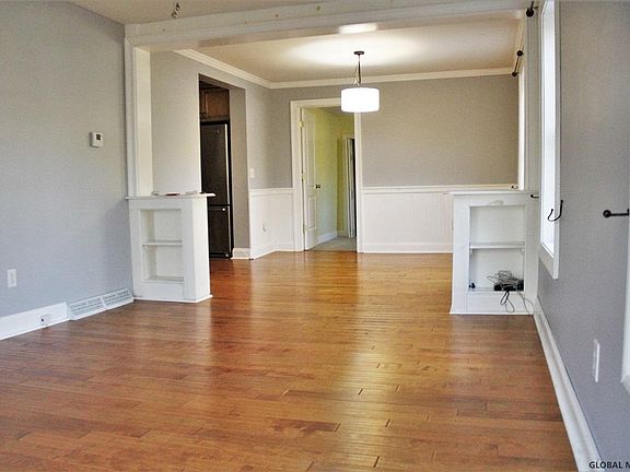 5th image of 29R Willowdale Ter