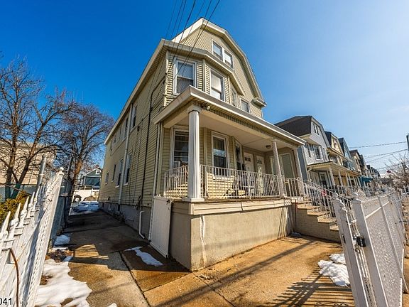 2nd image of 1039 Anna St