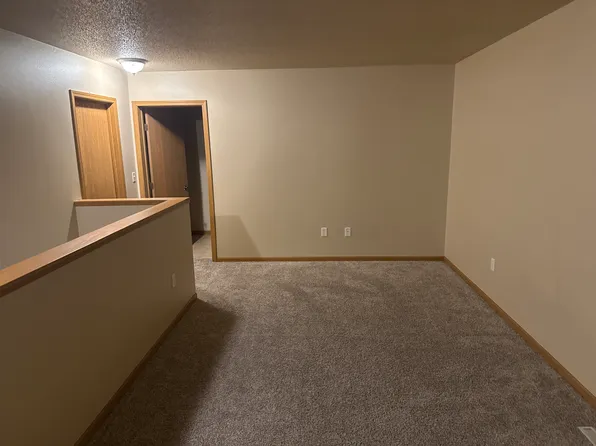 4330 47th St S, Fargo, ND 58104