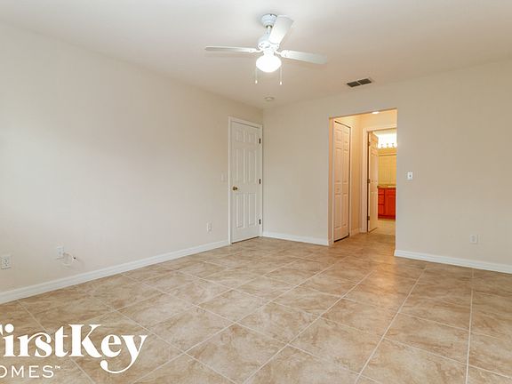 3rd image of 2605 Queen Dr Unit 2